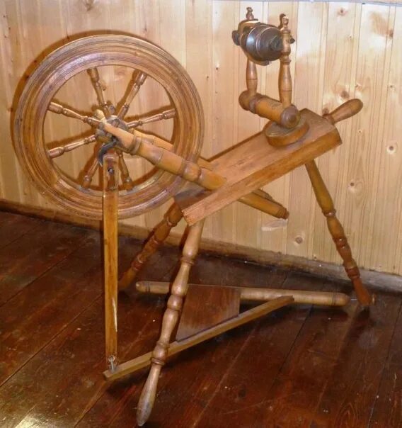 Vintage Spinning Wheel. Spinning wheel, Spinning wool, Spinning yarn