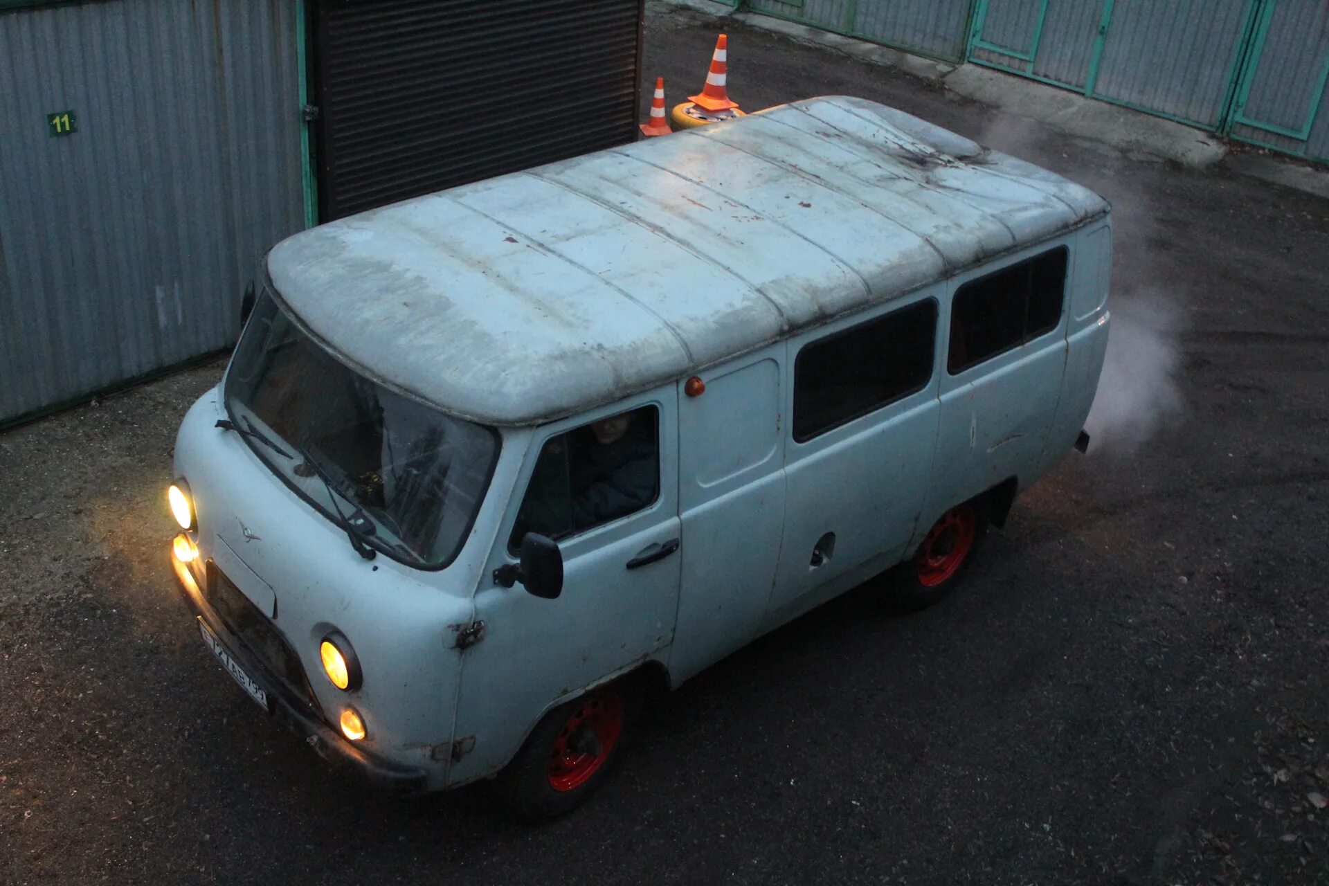 Уаз 452 буханка кемпер. Крыша буханка. Багажник на уаз буханка. Уаз буханка крыша. Жесткая крыша на уаз 452.