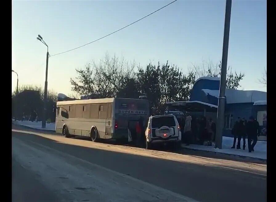 Автоколонна 1228 Тюмень. Автоколонна 1228 Тюмень остановка. Старый автовокзал Тюмень 1228 автоколонна. Автоколонна 1228 Тюмень фото. Упал в стоящем автобусе