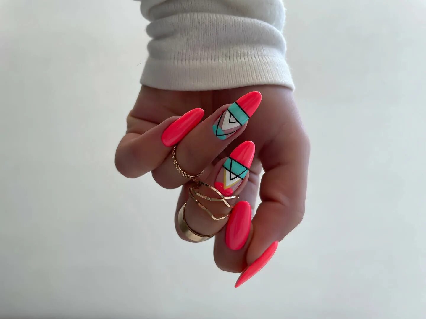 Радужный маникюр. Маникюр лето. Летний маникюр. Летний маникюр однотонный. Летние ногти 2022.