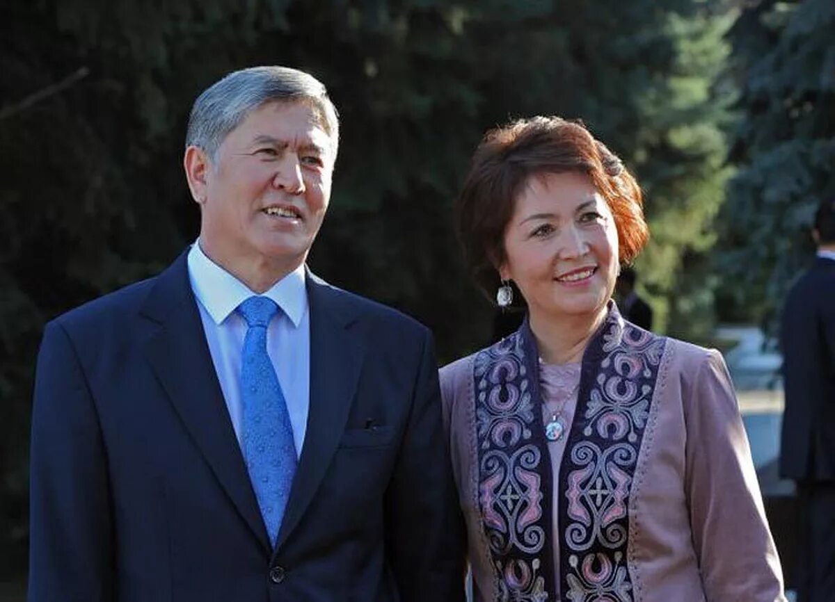Алмазбек Шаршенович Атамбаев жена. Атамбаев Алмазбек с женой. Алмазбек Атамбаев семья. Жена киргиза