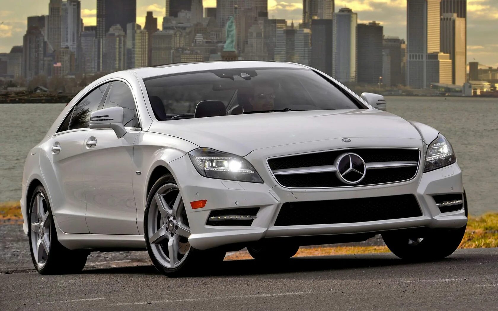 Машина мерс фото. Мерседес бенц амг. Mercedes benz cls 63 amg. Мерседес cl 63 amg 2012. Мерседес бенц мерин.