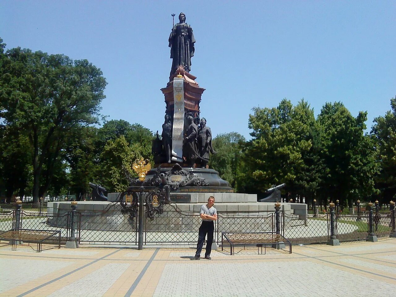 Памятник Екатерине II (Краснодар). Памятник Екатерине в Краснодаре. Памятник Екатерины 2 Екатерининский сквер Краснодара. Памятник Екатерине II В Екатерининском сквере.