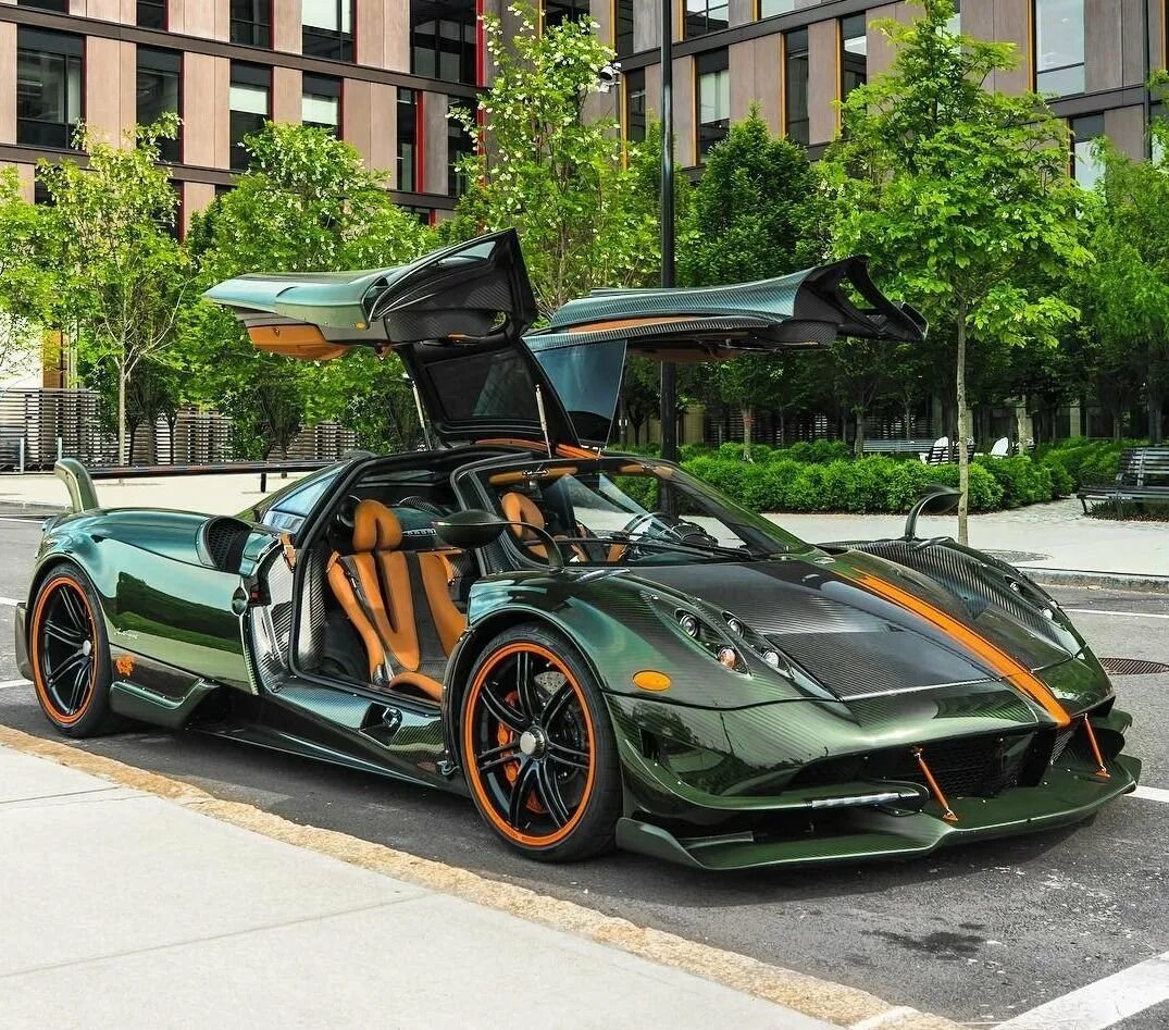 Паганини машина. Пагани Уайра. Машина Pagani Zonda. Pagani Huayra BC. Пагани зонда Хуайра.