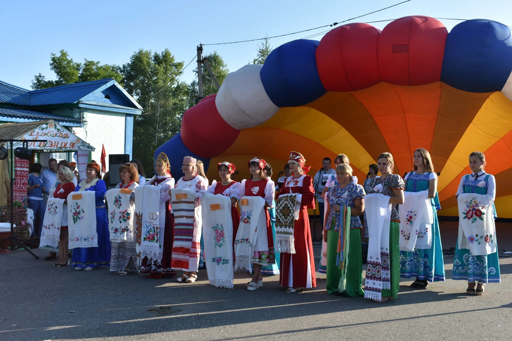 Погода лозная белгородская область ровеньской район. Белгородская область с Лозная Ровеньской районе. Лознянский рушниковый край. Село Лозная Ровеньского района Белгородской области. Ярмарка фестиваль.