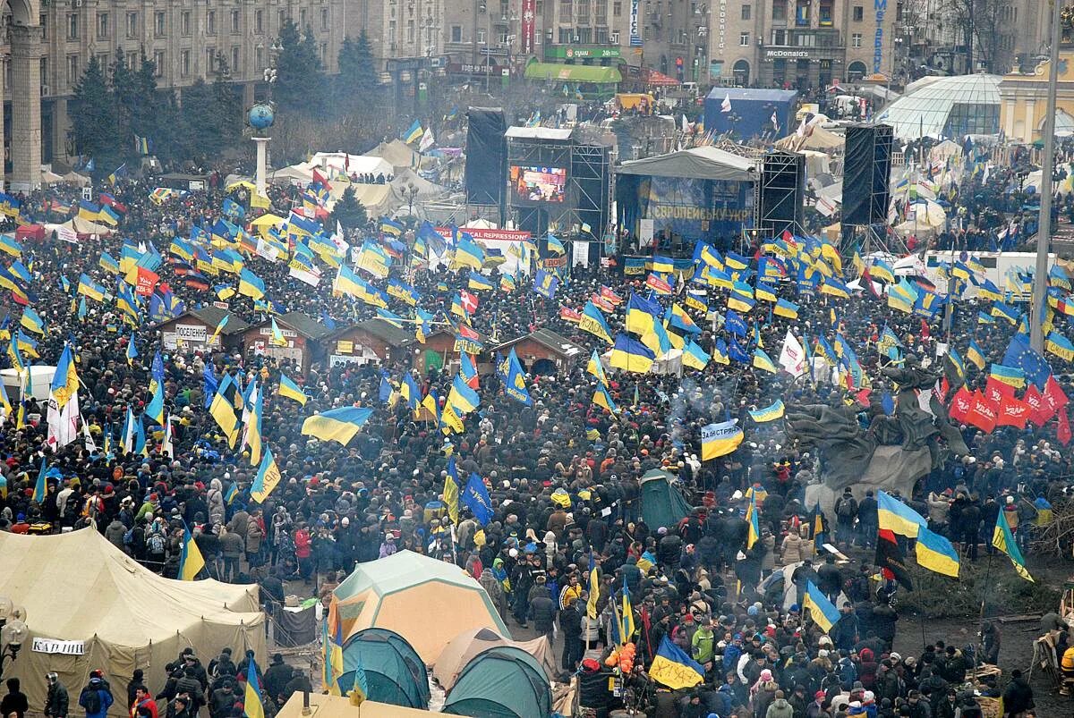 Майдан 2014 кратко и понятно. Евромайдан на Украине в 2014. Революция на Майдане 2014. Майдан Украина 2013. Киев площадь независимости Евромайдан.