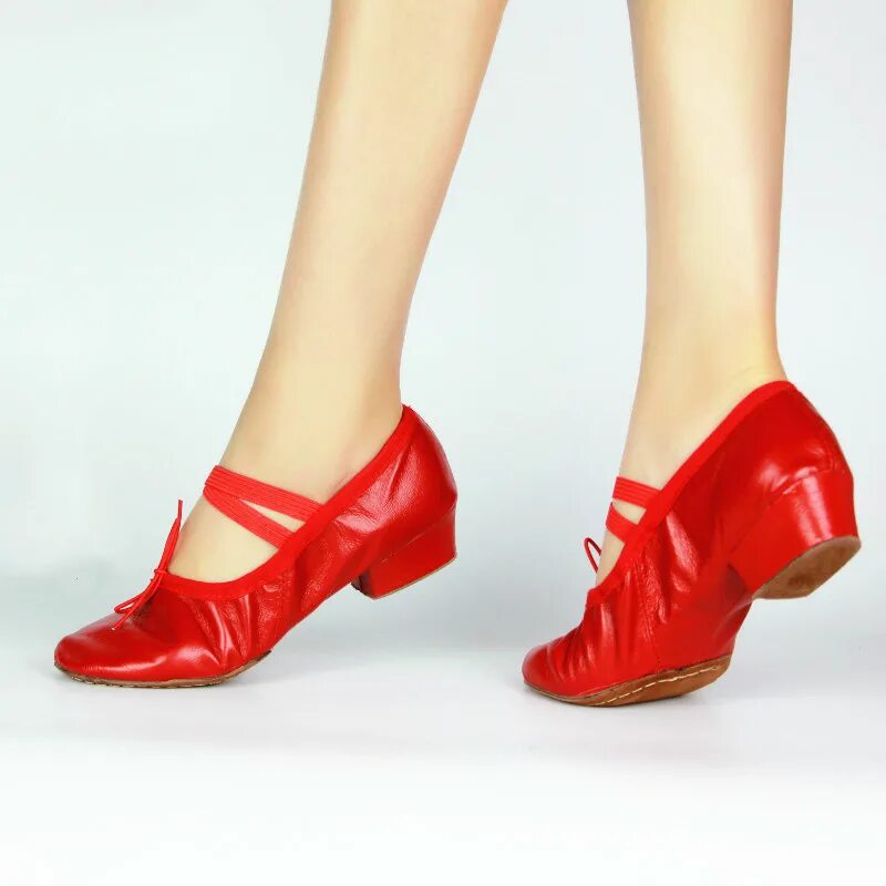 красные танцевальные туфли. туфли для танцев. туфли народные для танцев grishko. туфли для танцев на каблуке. туфли для танцев мэри джейн.