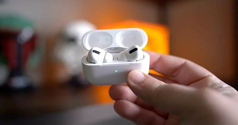 Airpods шипит наушник. Apple AIRPODS. Apple AIRPODS Pro. AIRPODS Pro 2. AIRPODS Pro 2 2022.