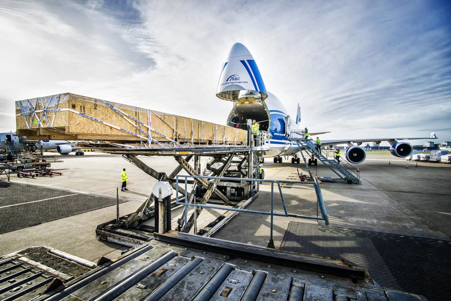 Боинг 747 AIRBRIDGECARGO. Боинг 747 Волга Днепр. Авиаперевозка грузов. Грузовой самолет. Грузовой аэропорт телефон