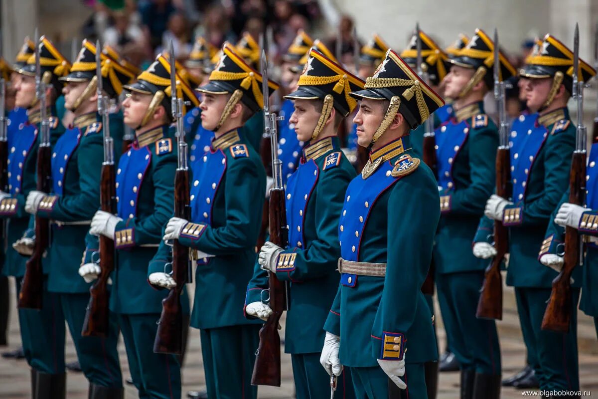 Кремлевская форма. Кивер президентский полк. Парадный кивер президентский полк. Кивер кремлевского полка. Парадный комплект президентского полка РФ.