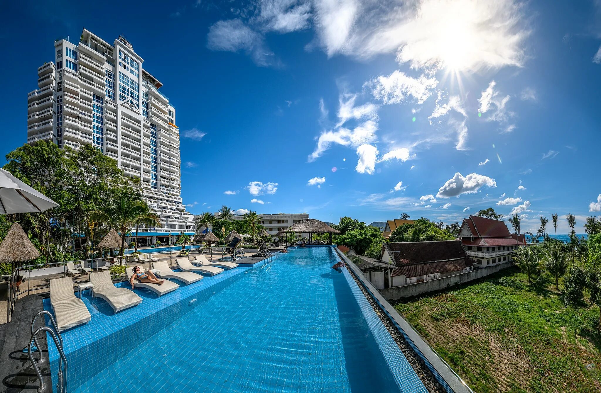 Andaman beach suites. Андаман Эмбрейс Патонг. Andaman Beach Suites 4*. Andaman Beach Suites 4*, Таиланд, Патонг. Andaman Embrace Resort & Spa.