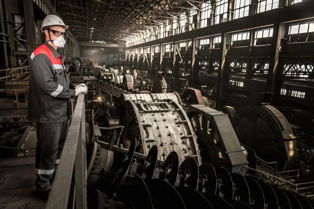 Профессия машинист цементных мельниц. Машинист мельниц. Машинист мельниц. Машинист мельниц технокерамика. Профессия машинист мельниц на обогатительной фабрике.