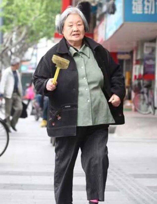 Chinese grandma. Пожилые китайцы. Chinese grandma. Chinese grandma. Chinese grandmother.