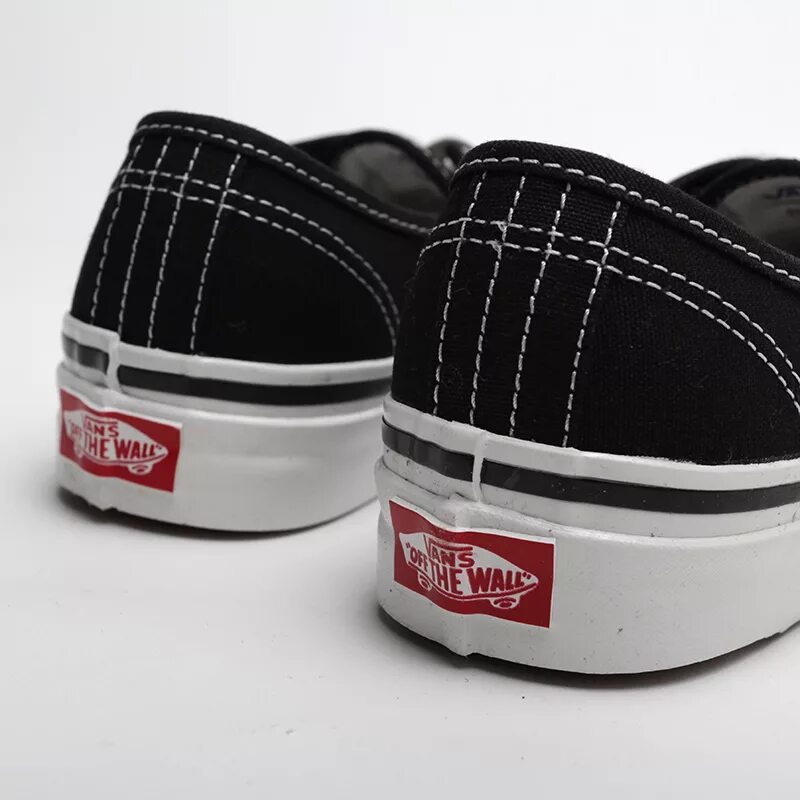 Отличить вансы. Кеды Ванс. Паленые кеды Ванс. Кеды vans паль. Кеды vans 2023.