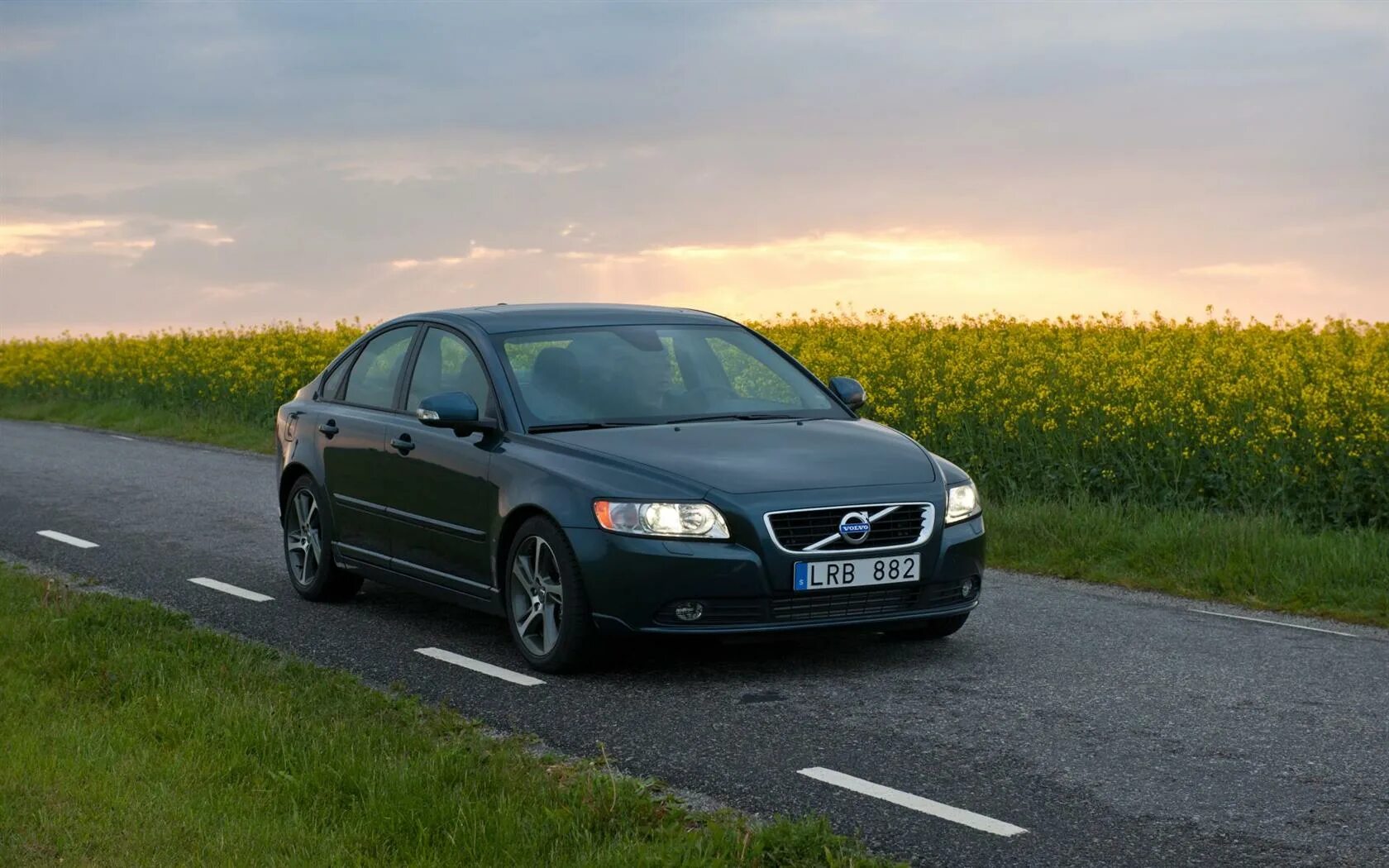 Volvo s60 1.6. Volvo s40 2. Volvo s40 2011. Вольво с 40 хэтчбек. Volvo s40 2012.