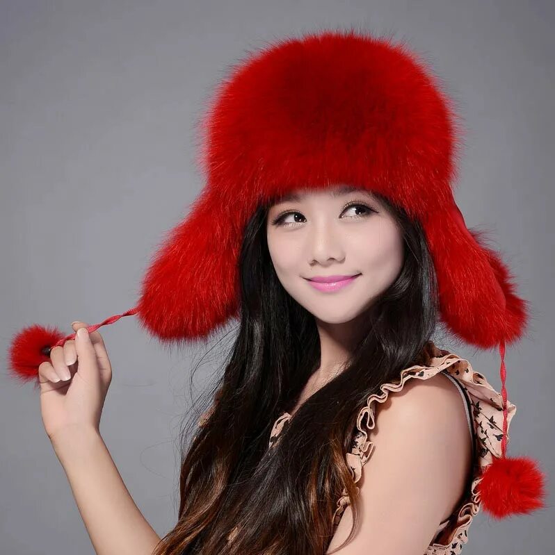 Красная ушанка. Красная меховая шапка. Красная меховая шапка женская. Красная меховая ушанка.