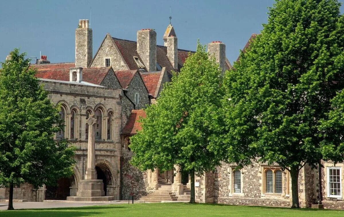 Королевская школа в кентербери. The king’s school, кентербери. Самая старая школа. Великобритания королевская школа. Самая старая школа.