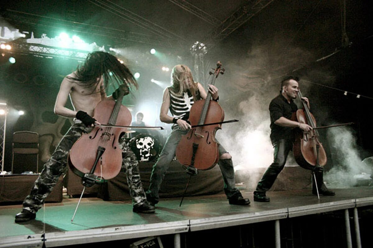 Включи апокалиптика. Группа Apocalyptica. Финская группа Apocalyptica. Апокалиптика группа 2023. Апокалиптика 2004.