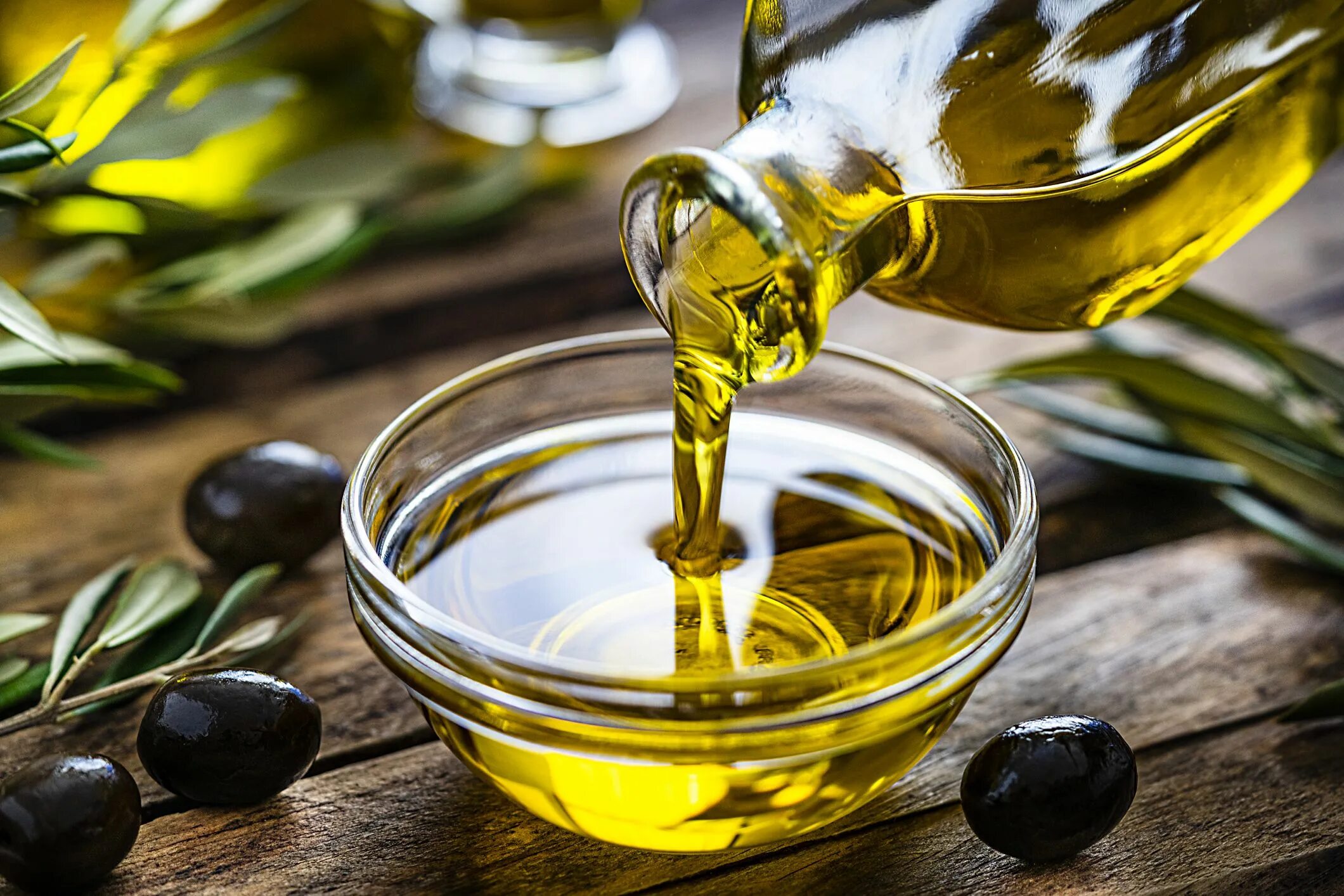Оливковое масло. Масло оливы. Оливковое масло для еды. Жиры в оливковом масле.