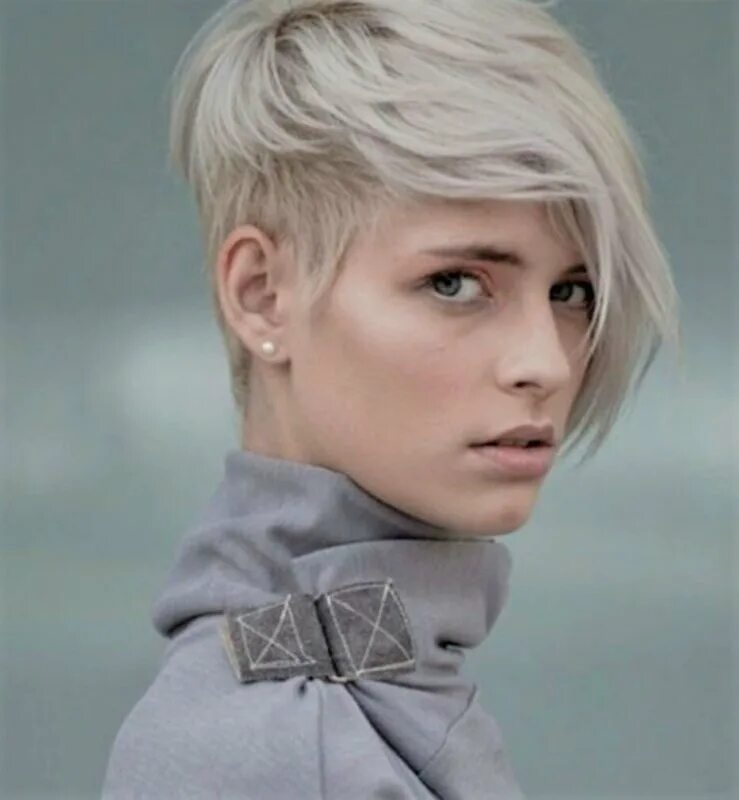 стрижка томбой андеркат короткая. пикси андеркат женский. пикси андеркат. стрижка фейд пикси. пикси андеркат женский.