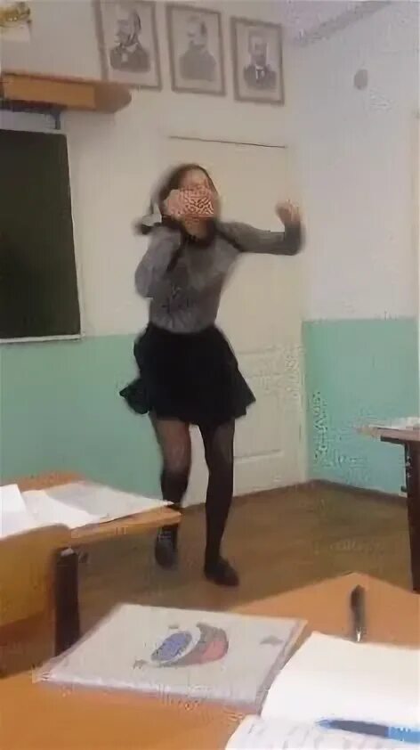 Учительница переодевается