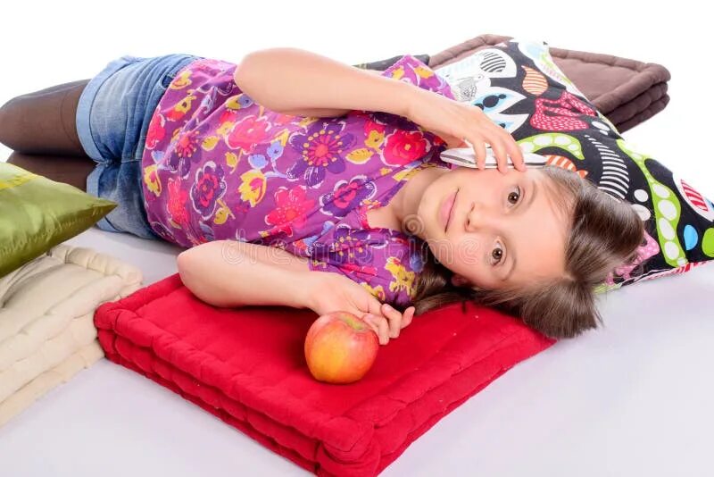 Тишакова анна геннадьевна. Алисса милано. Таша игошина. Ксения грасс вэлли. Тела маленьких девочек.