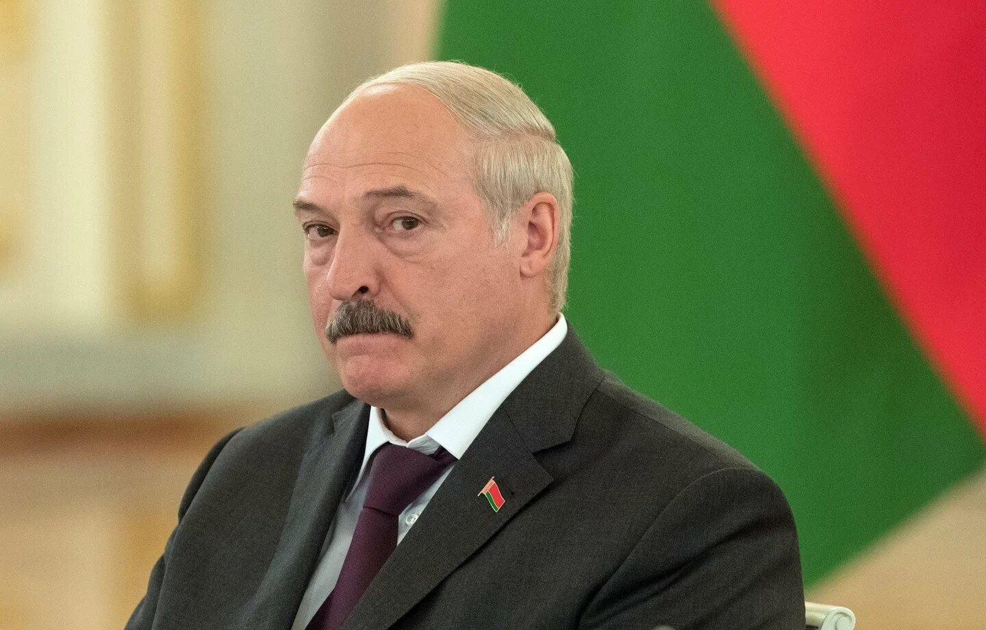 Сколько лукашенко в белоруссии. Лукашенко портрет.