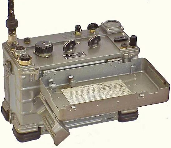 Вб м 2. Радиостанция р-809м2. Аккумулятор на радиостанцию р-107м. УКВ радиостанция р824. Р-107 радиостанция.