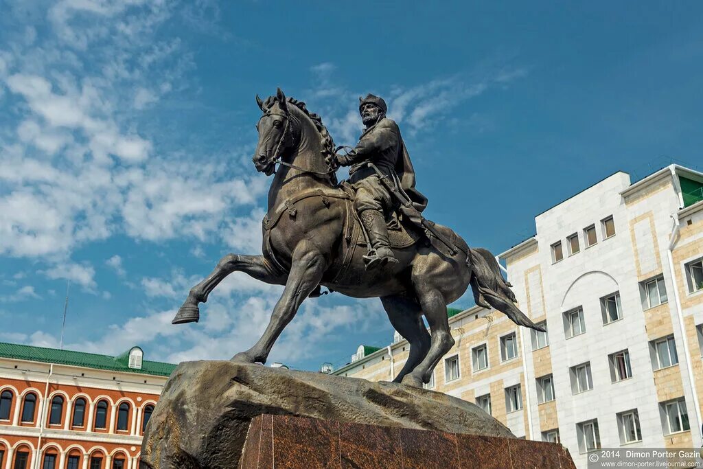 Скульптура на коне. Памятник всадник на коне Йошкар-Ола. Князь Оболенский ноготков Йошкар Ола. Конный памятник полководцу Георгию Саакадзе. Медный всадник Юра Долгорукий.