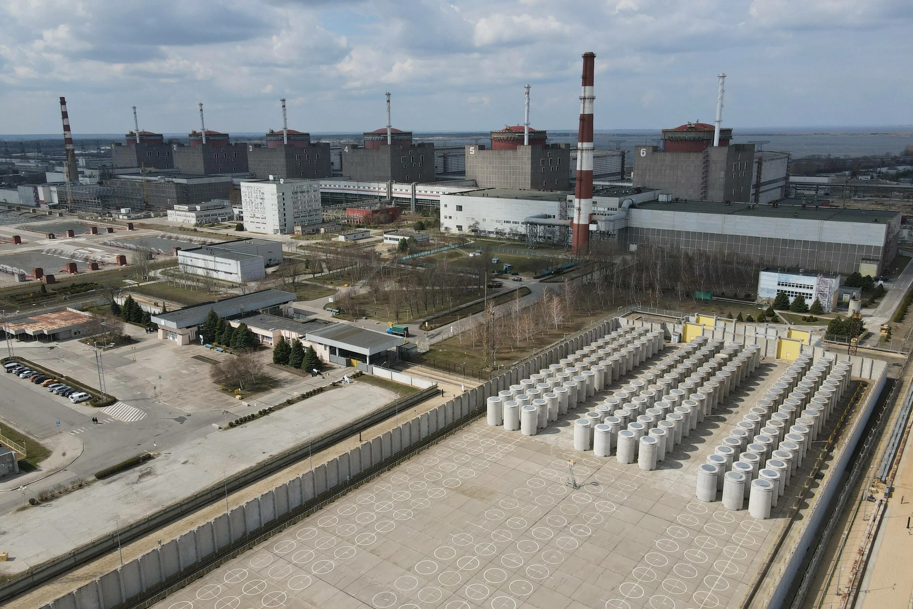 Что происходит на запорожской аэс. Запорожская атомная станция. Запорожской атомной электростанции (ЗАЭС). Энергодар Украина АЭС. Энергодар атомная станция.