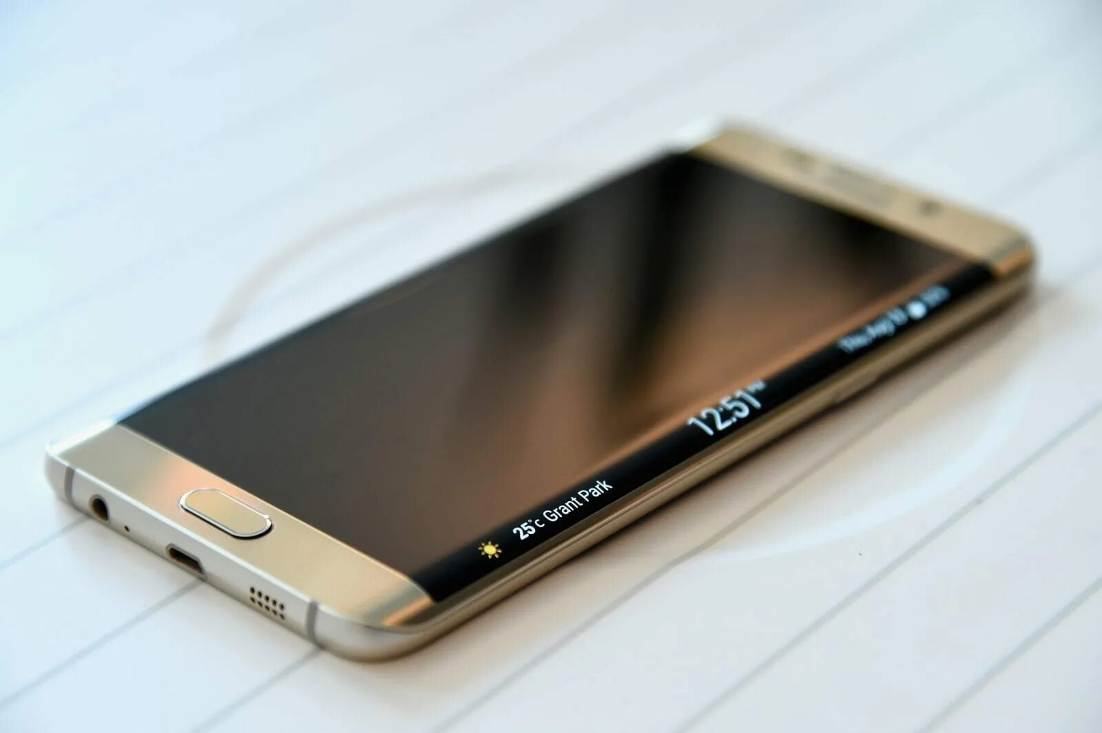 Цена самого дорогого самсунга. Самсунг галакси с6 эйдж. Samsung Galaxy s6 Edge. Samsung s6 Edge Gold. Samsung Galaxy s6 Edge 64gb.