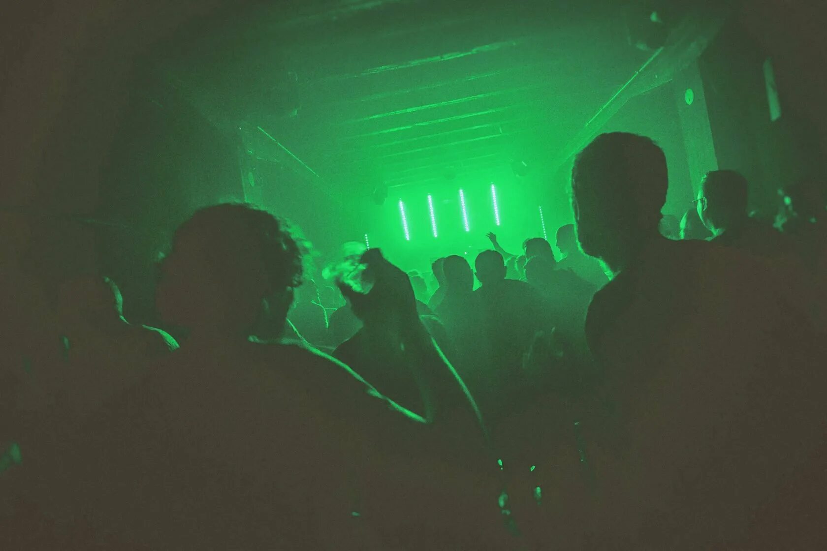 Рейв атмосфера. Rave сайт. Rave сайт. Рейверы субкультура. Рейв вечеринка.