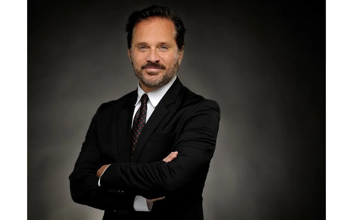 Portrait professional. Portrait professional. Бизнес портрет мирек. Девушка для ретуши. Оригинальные фотопортреты.