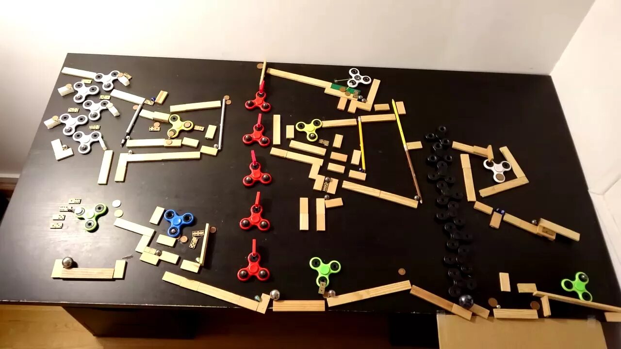 Машина голдберга домино. Машина голдберга домино. Машина голдберга для детей. Создать цепную реакцию. Машина голдберга своими руками для детей.