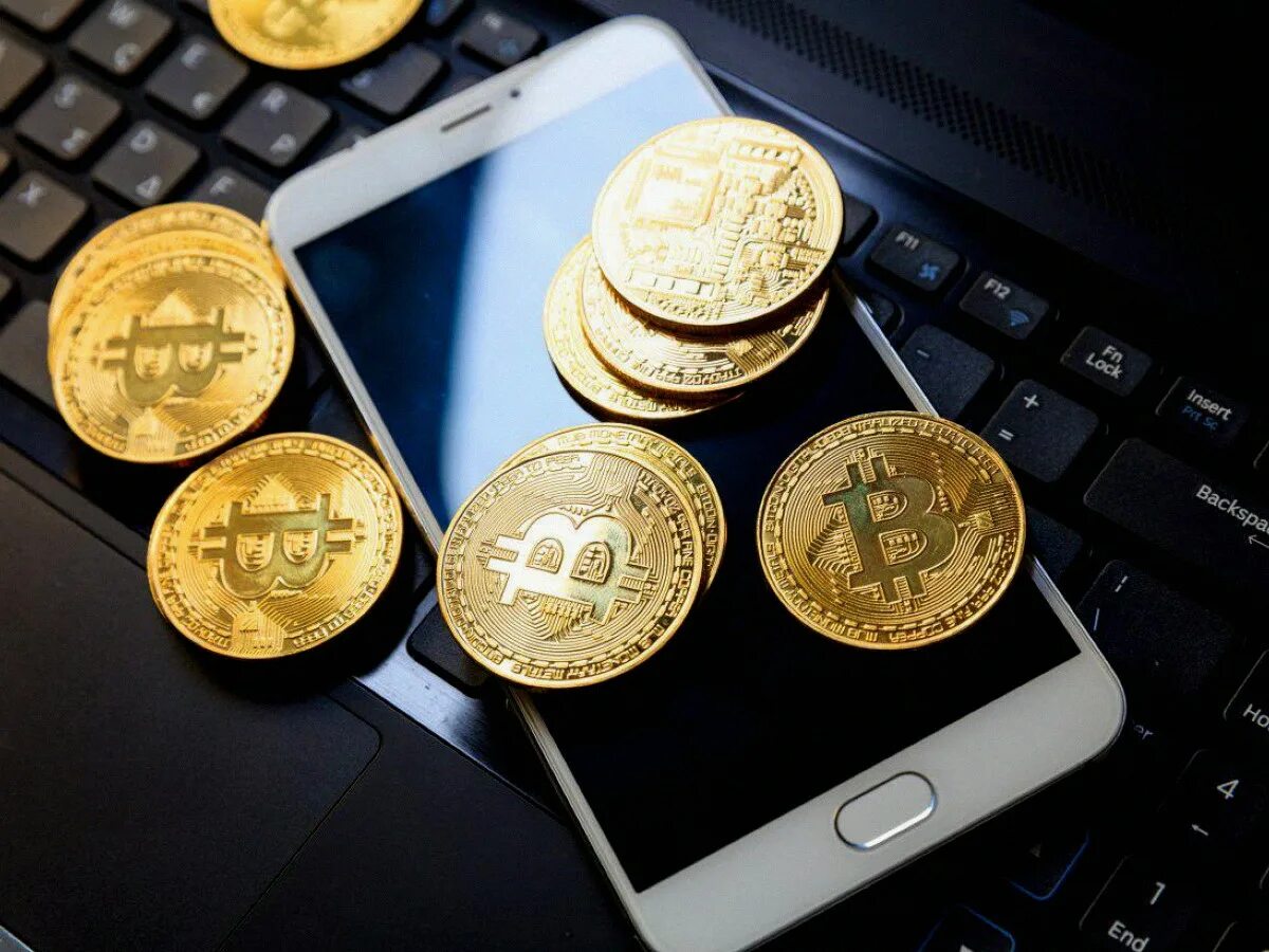 Электронные деньги биткоин. Биткоин. криптовалюта биткоин. виртуальные монеты. электронная валюта.