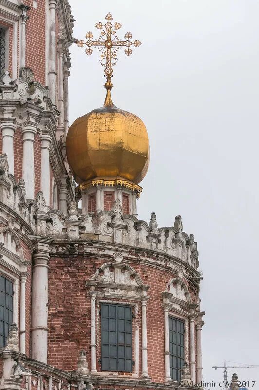 Церковь нарышкинское барокко. Храм в Филях нарышкинское Барокко. Церковь Покрова Пресвятой Богородицы в Филях. Церковь Покрова Пресвятой Богородицы в Филях окна.