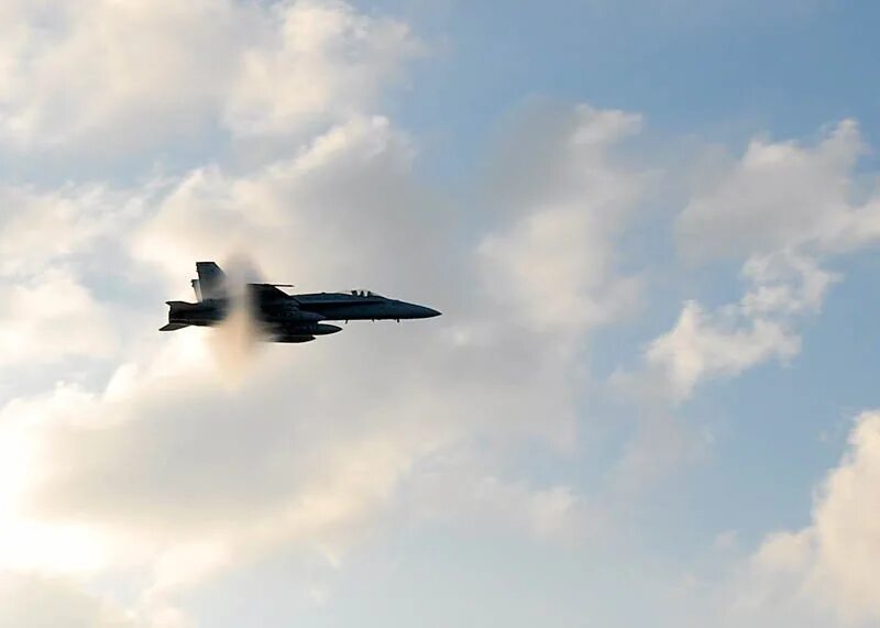 Эффект глоерта прандтля глоерта. Летающие звуки. Су 34 эффект прандтля глоерта. Су 34 эффект прандтля глоерта. Сверхзвуковой барьер су27.