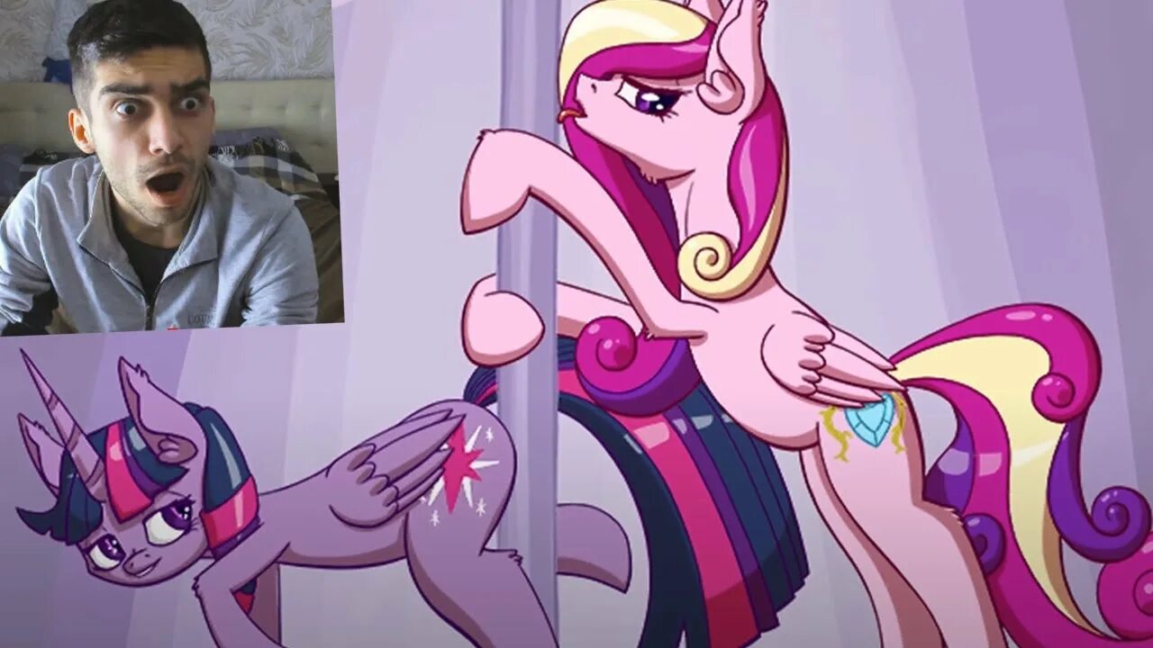 Молестия пони r34. Спросить принцессу с. Пони комикс спросить принцессу дружбы реакция. Комикс принцесса с привилегиями. Принцесса с привилегиями.