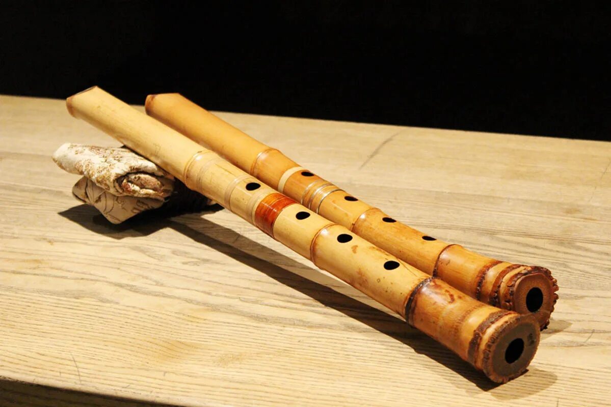 Музыка тибетской флейты. Японский инструмент сякухати. Сякухати музыкальный инструмент Японии. Японская флейта сякухати. Японская бамбуковая флейта сякухати.