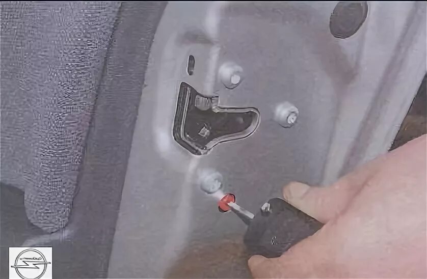 Закрыть двери астры h. Наружная ручка открывания дверей рх200t. Opel astra h 2008 центральный замок блок двери. Фиксатор двери опель астра h. Opel astra 2008 язычок закрытия двери.