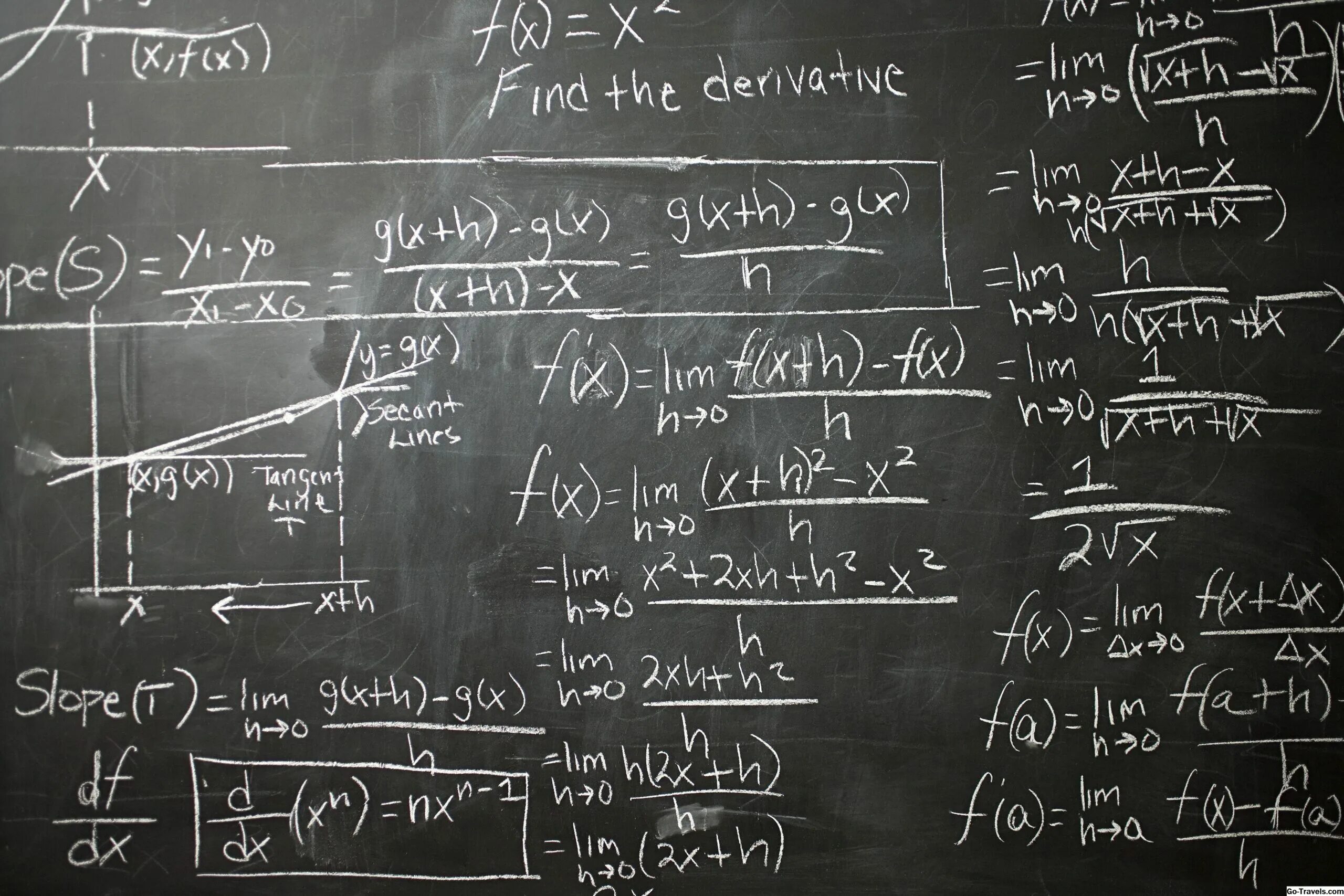 Доска с формулами. Математические задачи на доске. Доска с математическими формулами. Школьная доска с примерами. Математика простым языком