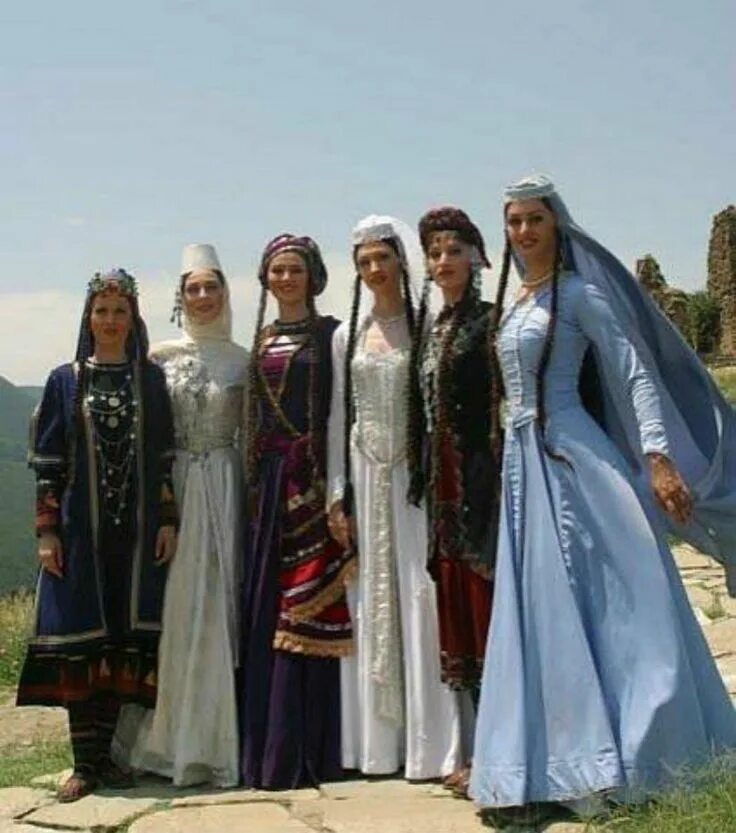 Юр лицо грузия. Народы кавказа абхазы. грузинка национальная грузинская одежда женская. традиционная национальная одежда абхазов. грузия национальная одежда грузия национальная одежда.