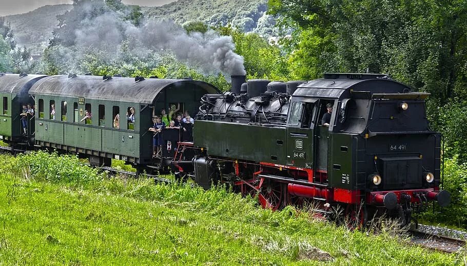 Железная дорога большие поезда. Парового Локомотива “Steam Wagon”. Паровозы Лейхтенберг. Электровоз паровоз тепловоз. Паровоз КБЖД.