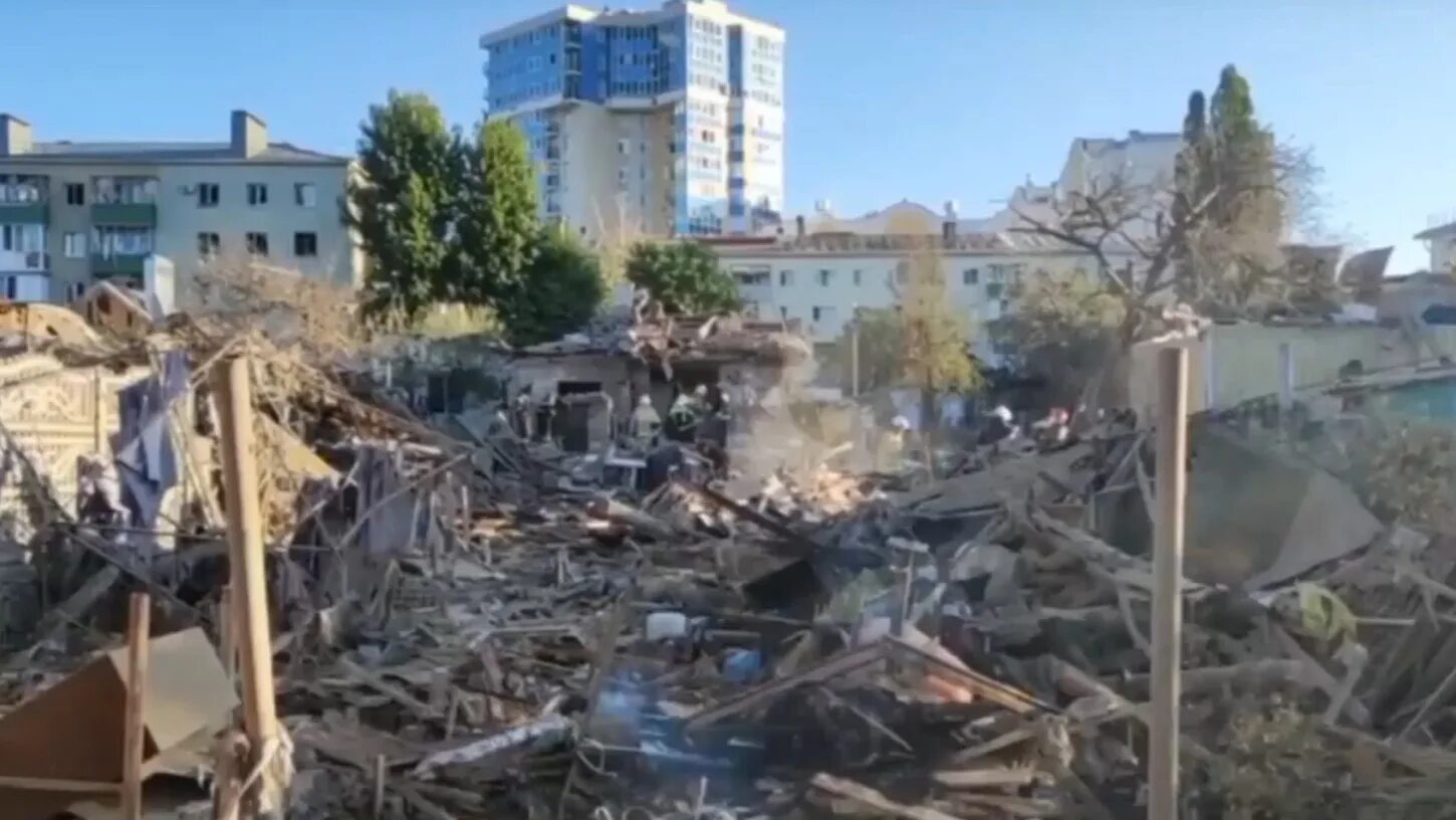 14 июля 2014 г. Взрыв ы вбелгорожде сейчас. Разрушения в Белгороде 03.07. Взрывы в Белгородской. Разрушенный современный город.