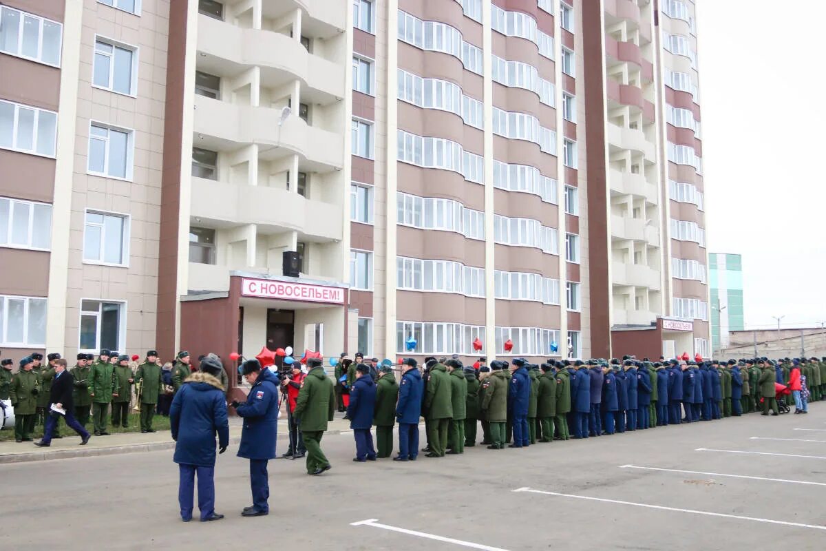 Армейский квартира. Служебное жилье для военнослужащих. Квартира военного. Военные дома. Квартиры военнослужащим.