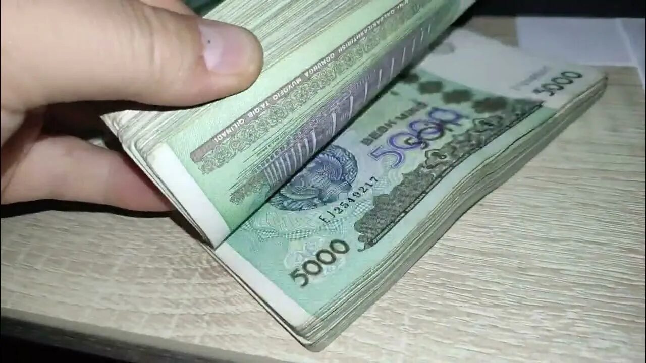 1 млн сум. Узбекская валюта. Доллар в Узбекистане. Узбекская валюта зарплаты. Миллион сум фото.