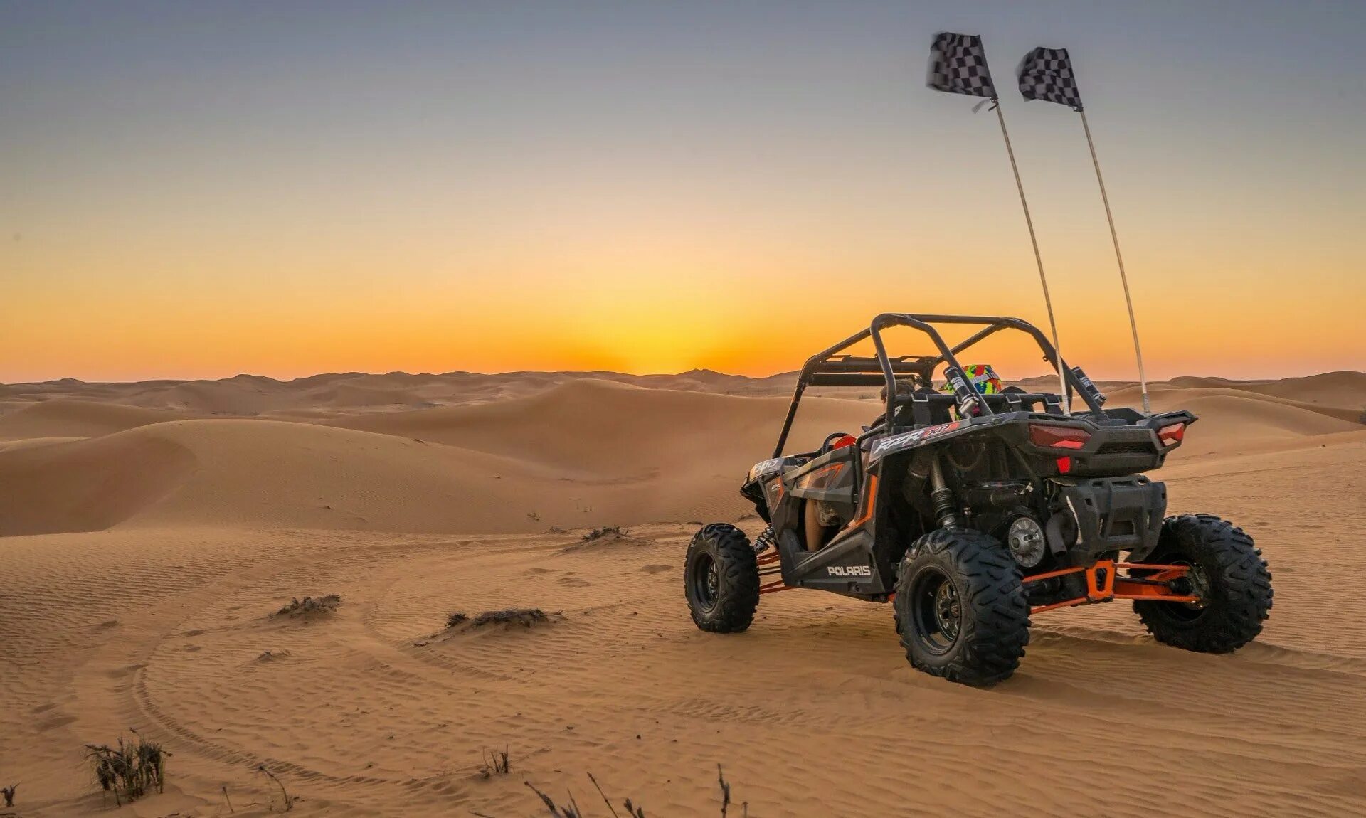 Пустыня ездить. Багги сафари Дубай. Багги Dune. Dubai Desert Safari Buggy. Багги Хаммер на Дакаре.