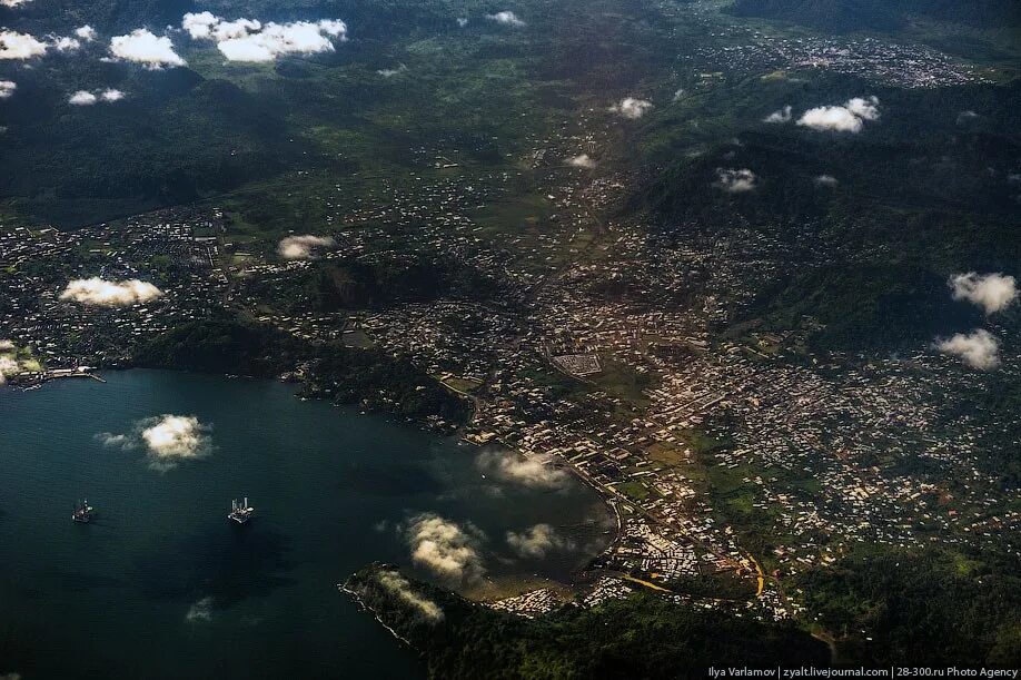 Город дуала. Дуала (город). дуала с высоты. дуала горы. порт дуала.