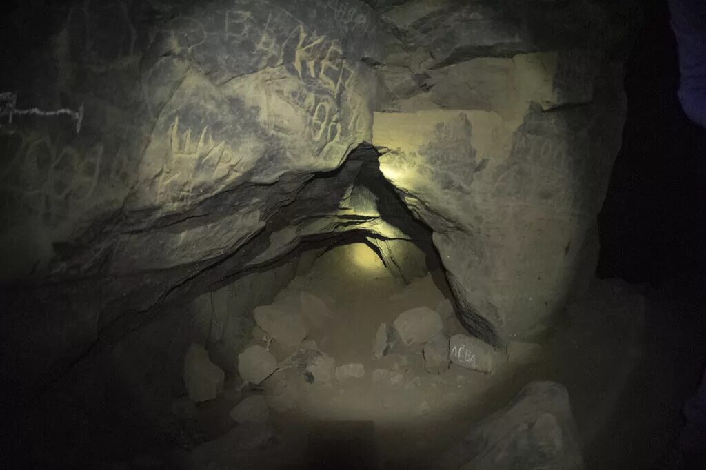 пещера правды. удмуртия достопримечательности чегандинские пещеры. гейман гора краснодарский. катакомбы в аксае ростовской области. пещера правды.