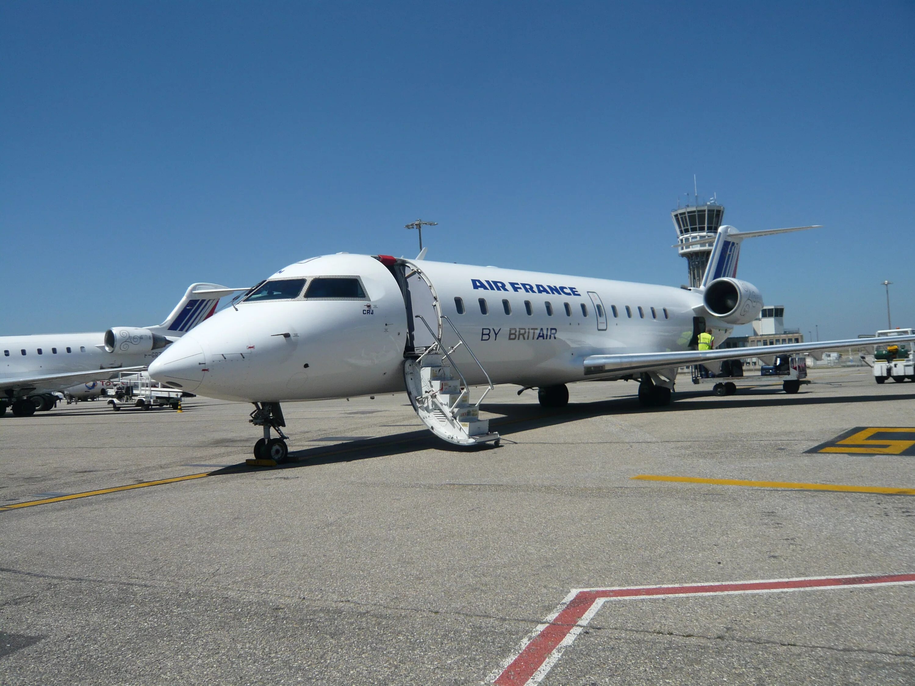 Bombardier Regional Jet 200. Mitsubishi CRJ 200. Самолёт Bombardier CRJ-100. Бомбардье CRJ-100/200. Самолет canadair crj 200